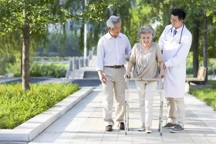 央视曝光，药企责任人被拘；一票制再发力，161家企业要被抛弃；医护薪酬制度改革推向全国 | 医药日报