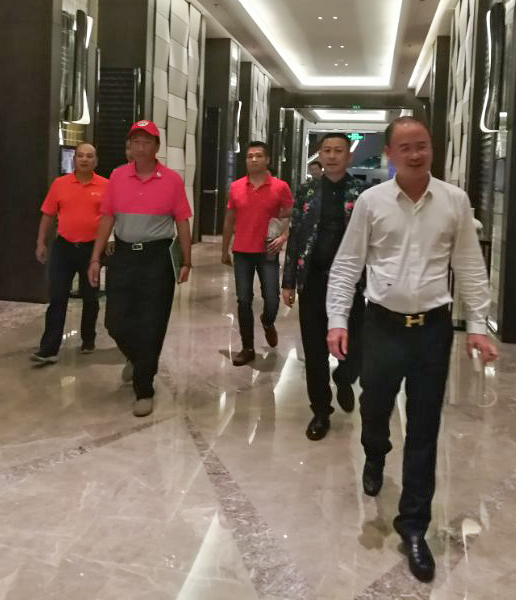 郭台铭总裁抵达酒店