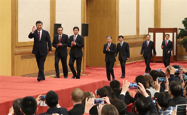 习近平：新时代要有新气象更要有新作为 中国人民生活一定会一年更比一年好