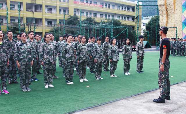 攻城掠地，歃血为盟：普天全员军营拓展训练