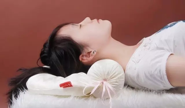 往枕头里装了2公斤黄豆，一个月后... | 健康资讯