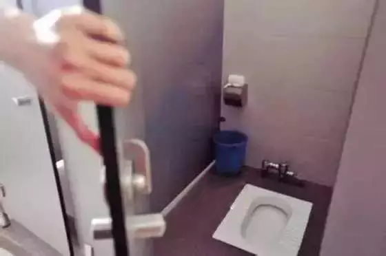 上厕所正确姿势是这个！做错了，痔疮、便秘、大肠炎就来了！ | 健康资讯