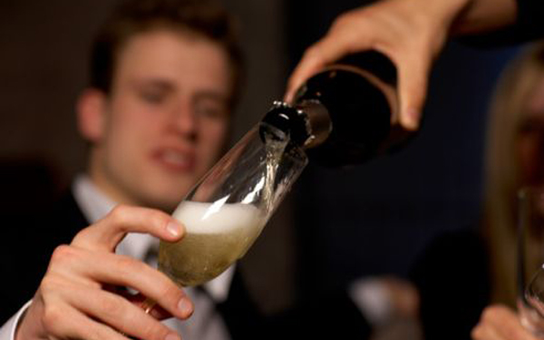 不要上赶着受伤：喝酒不吃药！吃药不喝酒！ | 医学科普